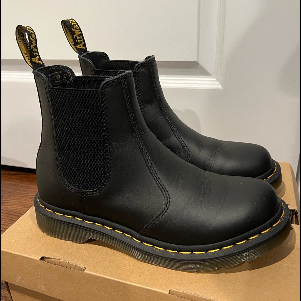 Dr. martens chelsea boot